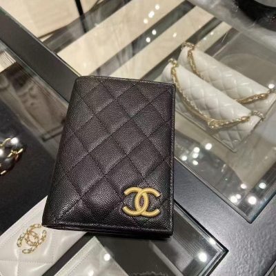 CHANEL 護照夾（黑金牛）