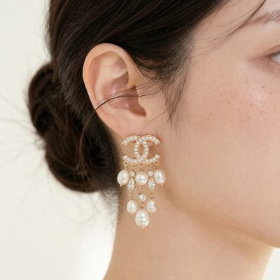 CHANEL 金色珍珠水鑽耳環（針）