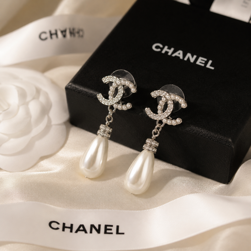 CHANEL 水鑽水滴珍珠耳夾