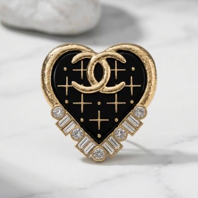 CHANEL 復古愛心胸針