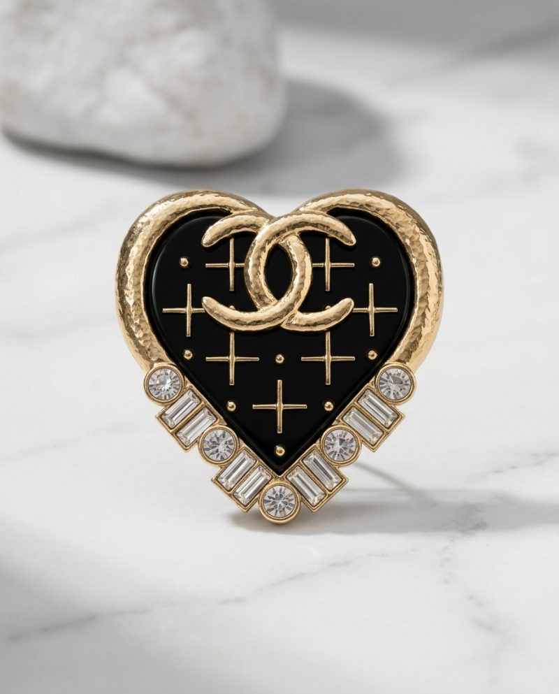 CHANEL 復古愛心胸針